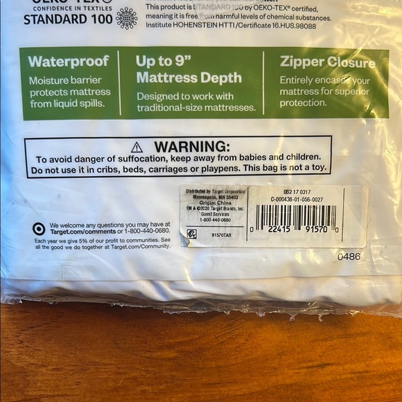 🔥🔥 4 for $15 Room Essentials Twin Zippered Mattress Protector - Picture 3 of 4